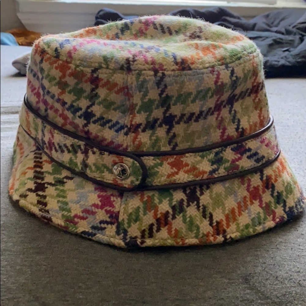 Bucket hat